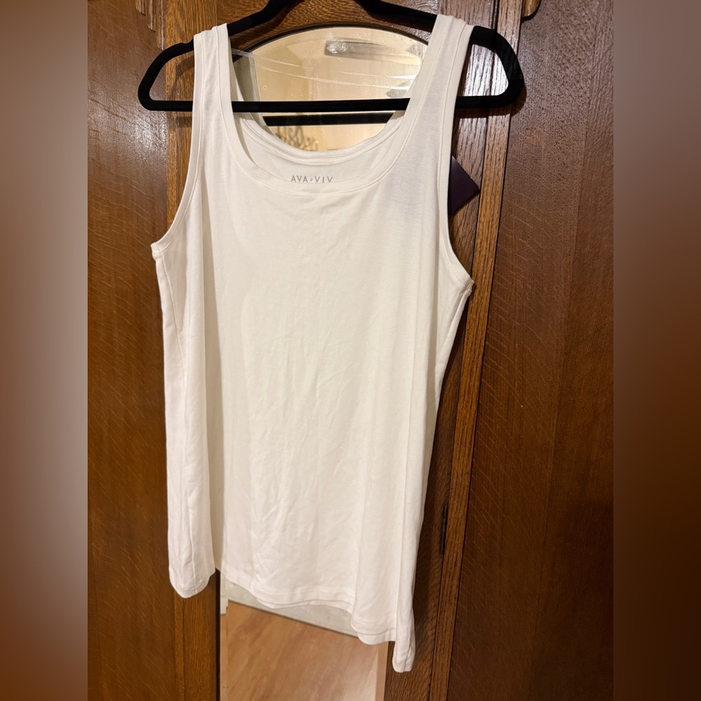 Ava & Viv Women's White Tank Top, NWT, 1X Bundle with a clothing item for free!